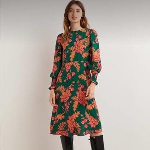 Beautiful Boden smocked sleeve midi dress.